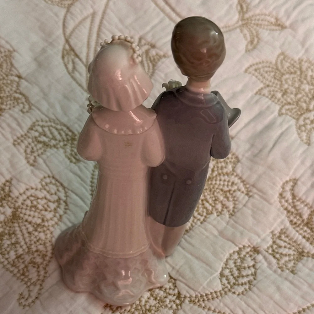 Lladro Retired Elegant Porcelain Bride and Groom Wedding